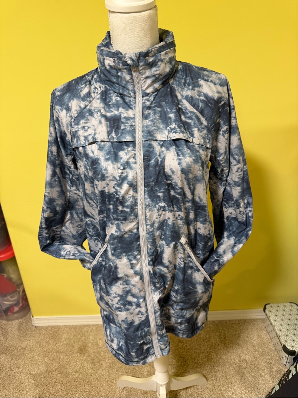 lululemon athletica Blue and White Tie-Dye Lightweight Jacket